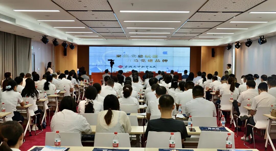 赤峰市住房公积金中心成功举办2025年业务礼仪培训暨“服务标兵”比武大赛